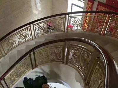 东莞弧形铜楼梯扶手尽显风华铜雕花楼梯尽显个性图2