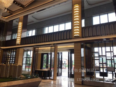 售楼部不锈钢焊接屏风隔断装饰工程安装案例图3