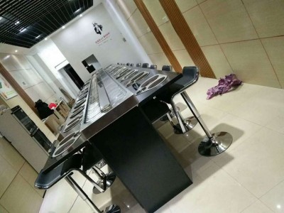 溧阳回转小火锅设备多少钱 溧阳旋转火锅设备生产厂家图2